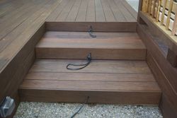 ../images/deck-2013/stairs-oiled.250x188.jpg