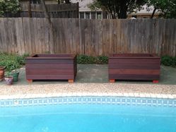 ../images/planters-2014/installed-straight-view.250x187.jpg