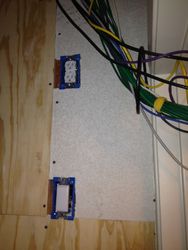 ../images/server-closet/post-wallboard-switch-outlet.188x250.jpg