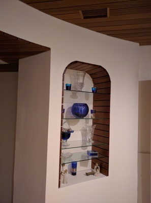Master Bathroom Display Shelf (March 2018)