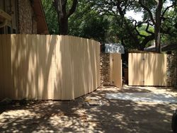 ../images/deck-2013/front-fence-tan-paint.250x188.jpg