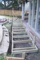 ../images/deck-2013/new-deck-framing.188x250.jpg