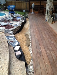 ../images/deck-perimeter/contrasting-paver-base-2.188x250.jpg