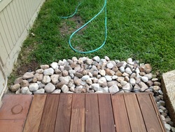 ../images/deck-perimeter/west-end-rocks.250x188.jpg