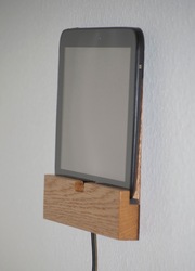 ../images/tablet-docking-station/mounted-angled-oak.180x250.jpg